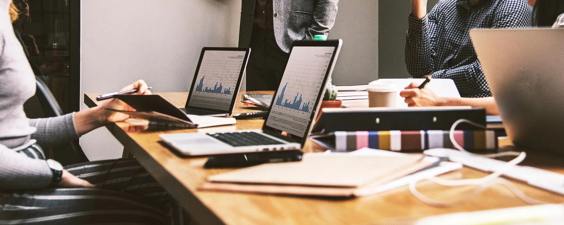 事業者様とホームページ制作の打合せ