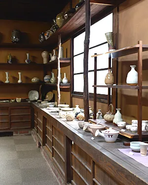 赤膚焼 楽斎店内