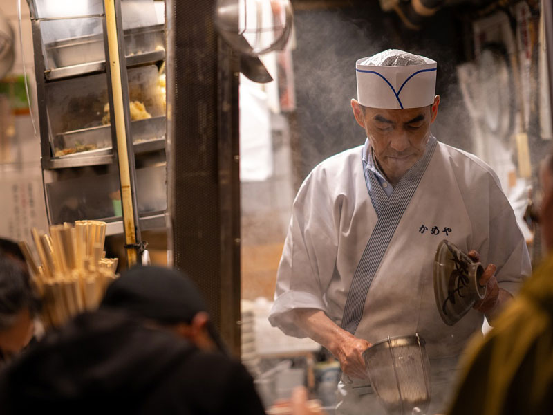 蕎麦屋の店主