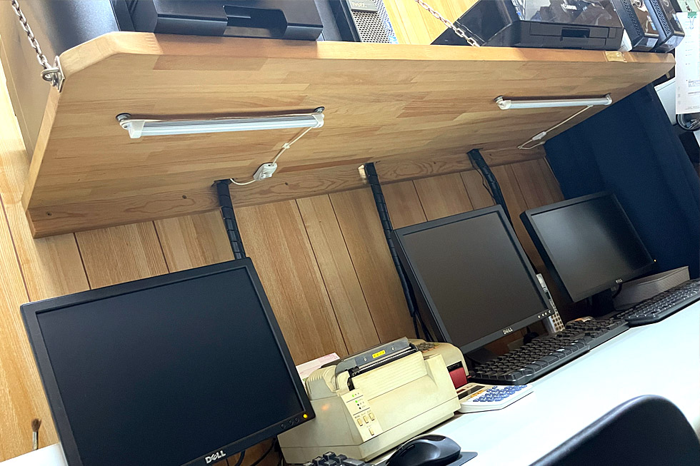 事務所内デスクトップPC