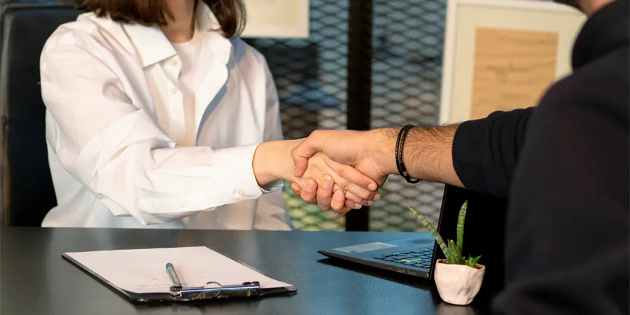 優秀な若手を獲得する